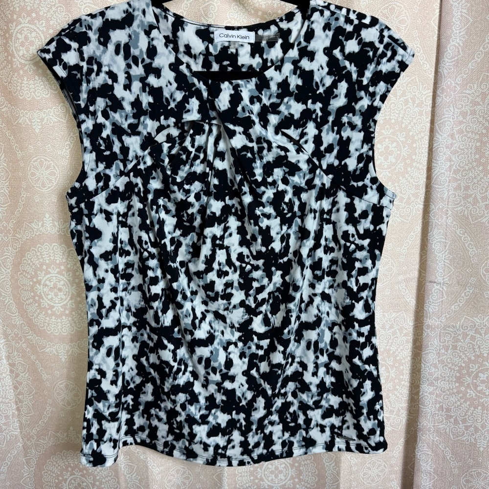 Calvin Klein Black and White Abstract Print Fitted Cap Sleeve Blouse Officewear